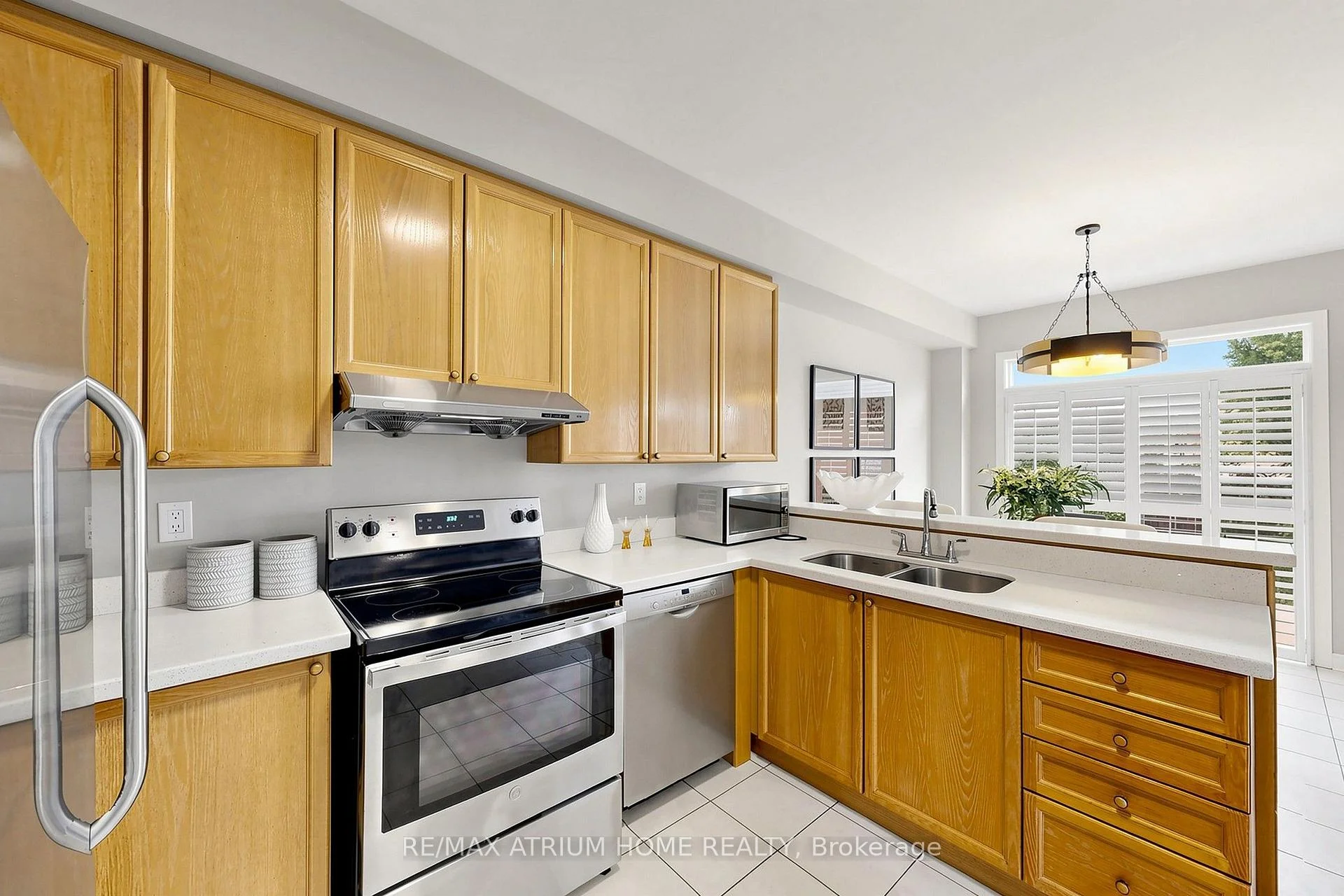 Photo 20 of 44 Krisbury Avenue, Vaughan, Patterson — HOMEH