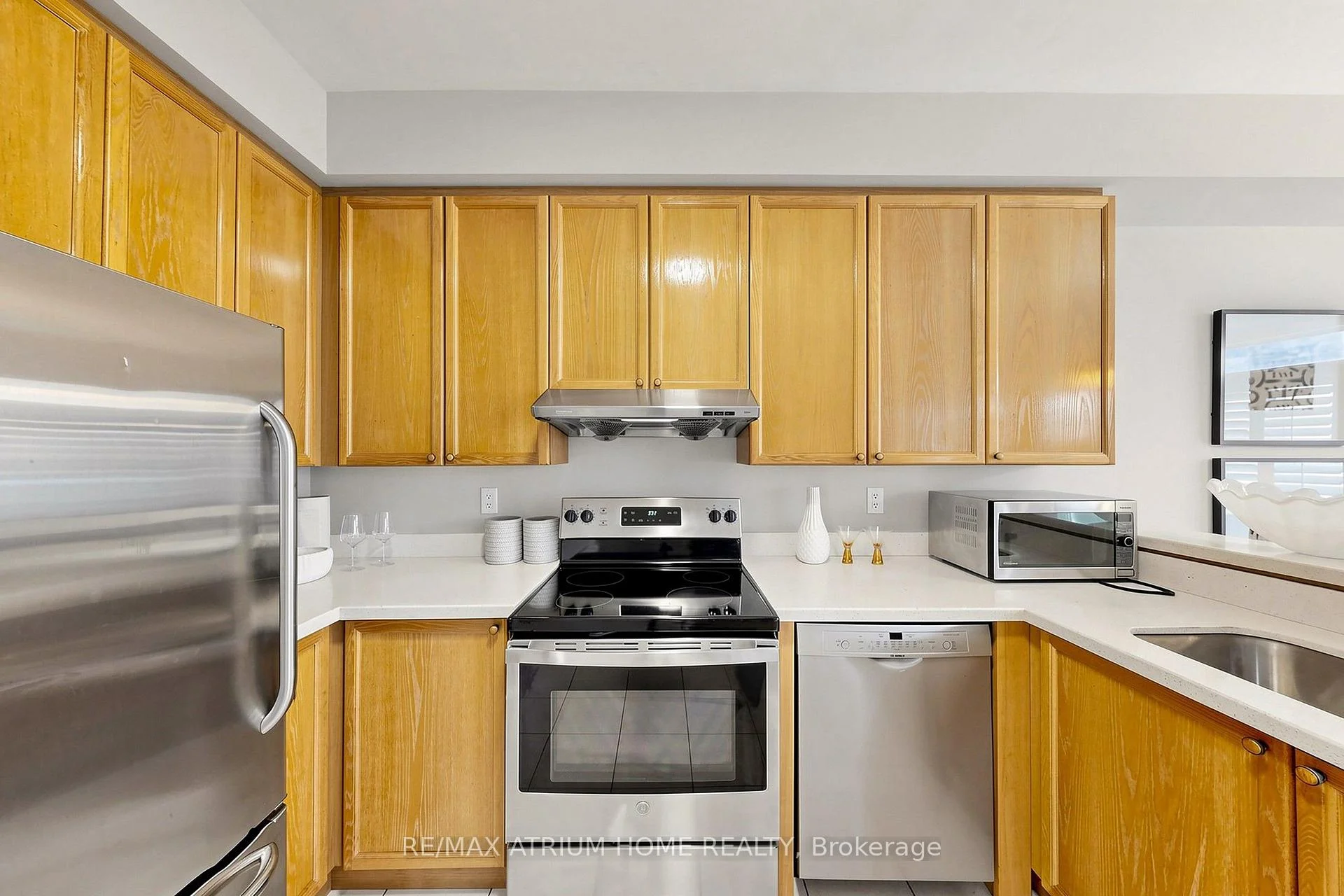 Photo 21 of 44 Krisbury Avenue, Vaughan, Patterson — HOMEH