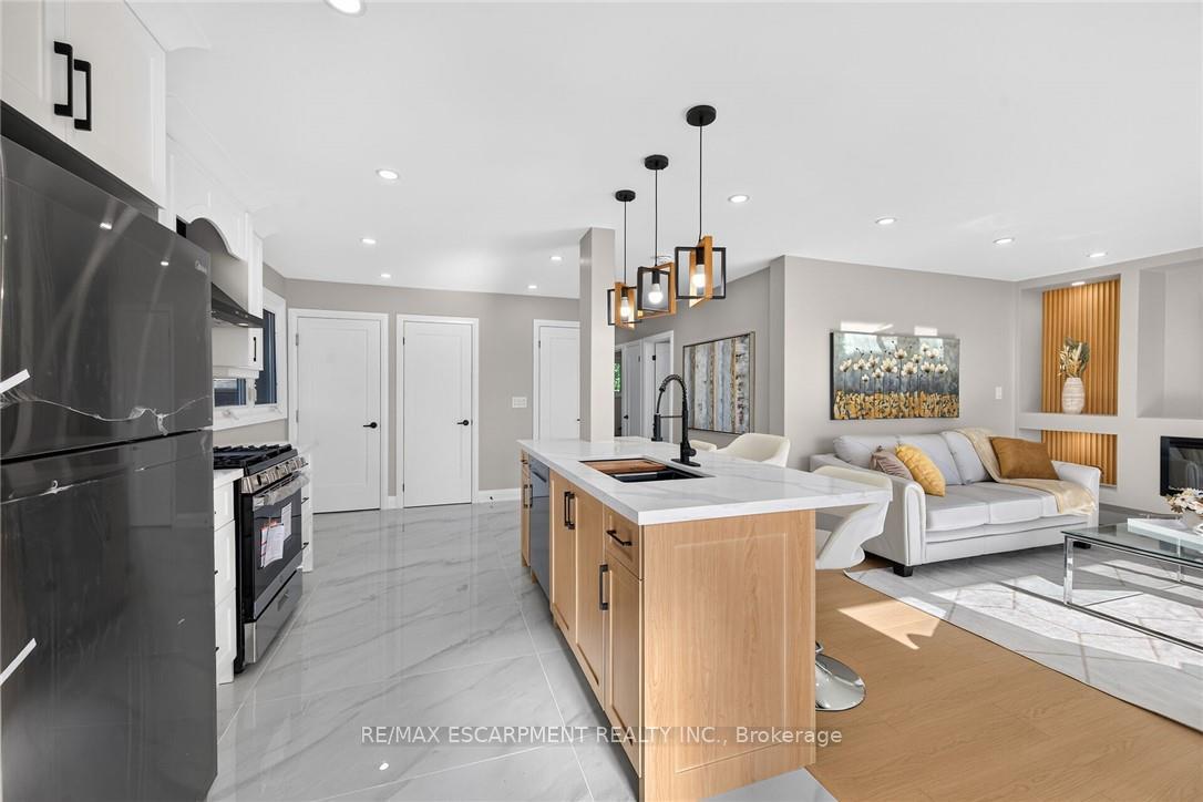 Photo 4 of 135 Nugent Drive, Hamilton, Kentley — HOMEH
