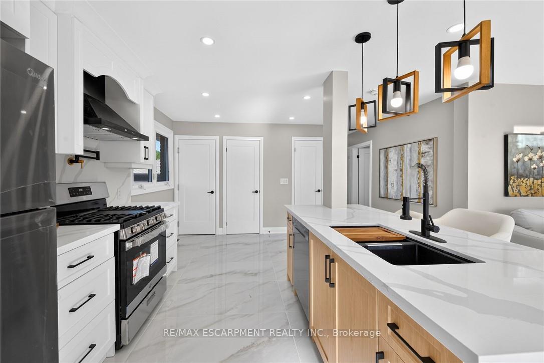 Photo 10 of 135 Nugent Drive, Hamilton, Kentley — HOMEH