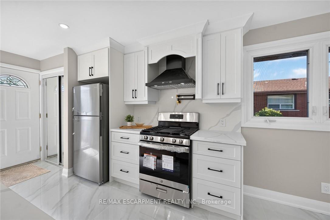 Photo 13 of 135 Nugent Drive, Hamilton, Kentley — HOMEH