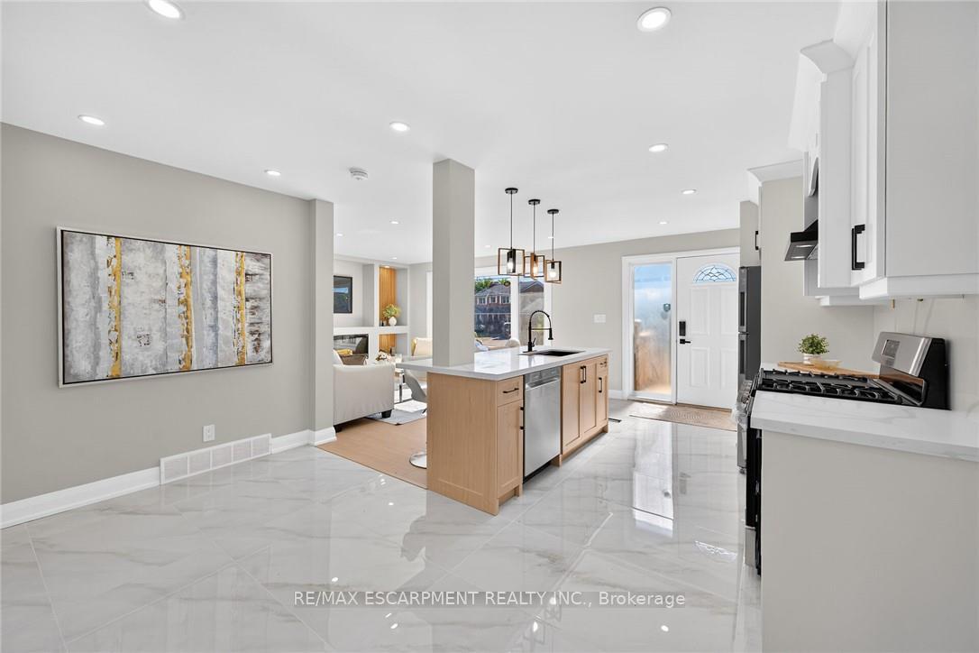 Photo 14 of 135 Nugent Drive, Hamilton, Kentley — HOMEH