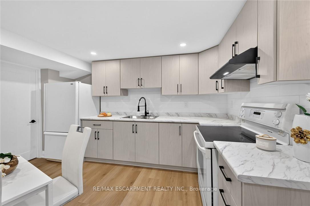 Photo 25 of 135 Nugent Drive, Hamilton, Kentley — HOMEH