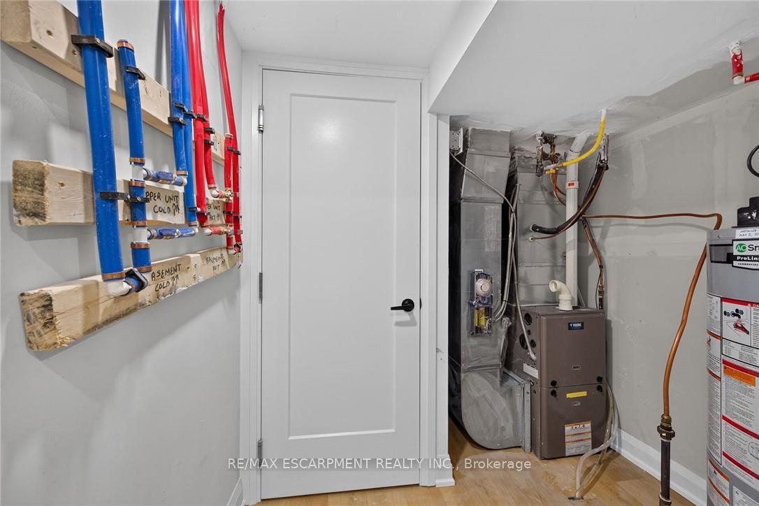 Photo 33 of 135 Nugent Drive, Hamilton, Kentley — HOMEH