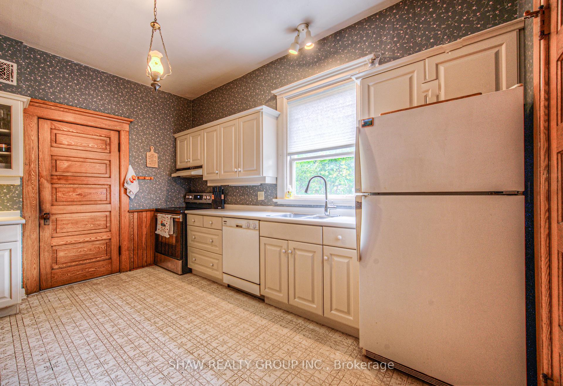 Photo 12 of 543 Queenston Road, Cambridge, Preston South — HOMEH