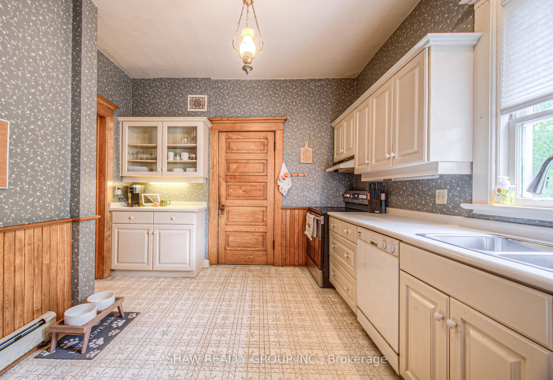 Photo 14 of 543 Queenston Road, Cambridge, Preston South — HOMEH