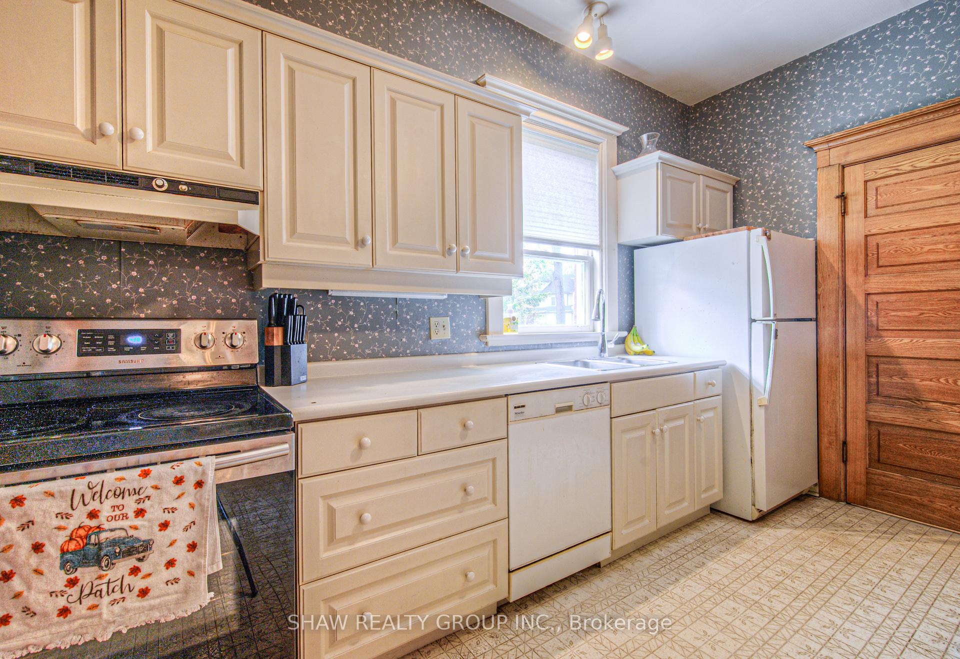 Photo 17 of 543 Queenston Road, Cambridge, Preston South — HOMEH
