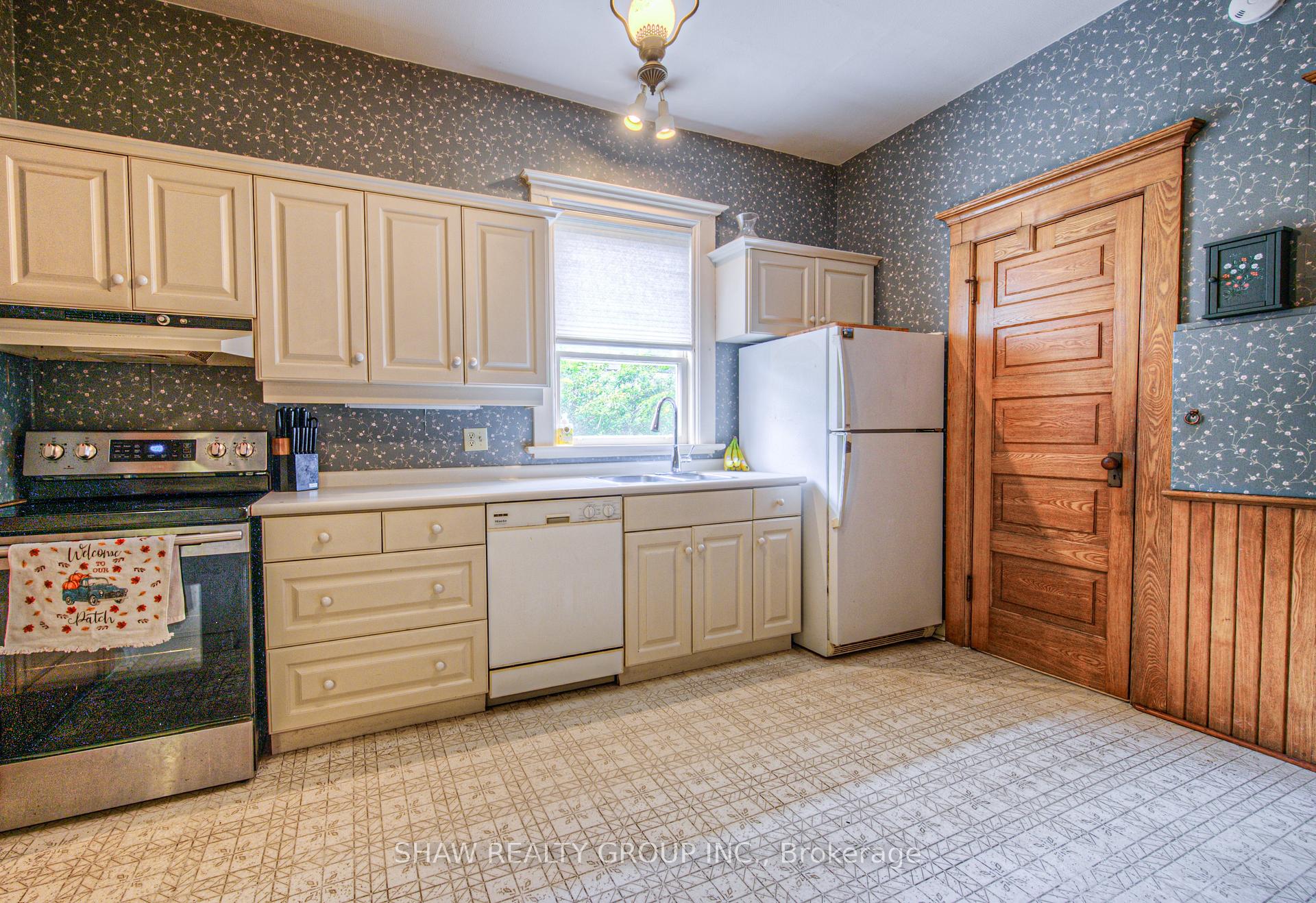 Photo 18 of 543 Queenston Road, Cambridge, Preston South — HOMEH