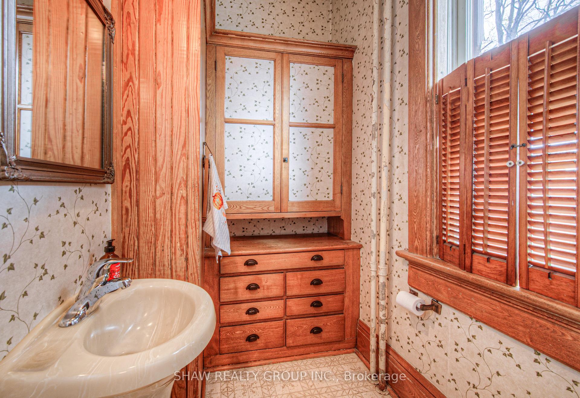 Photo 20 of 543 Queenston Road, Cambridge, Preston South — HOMEH