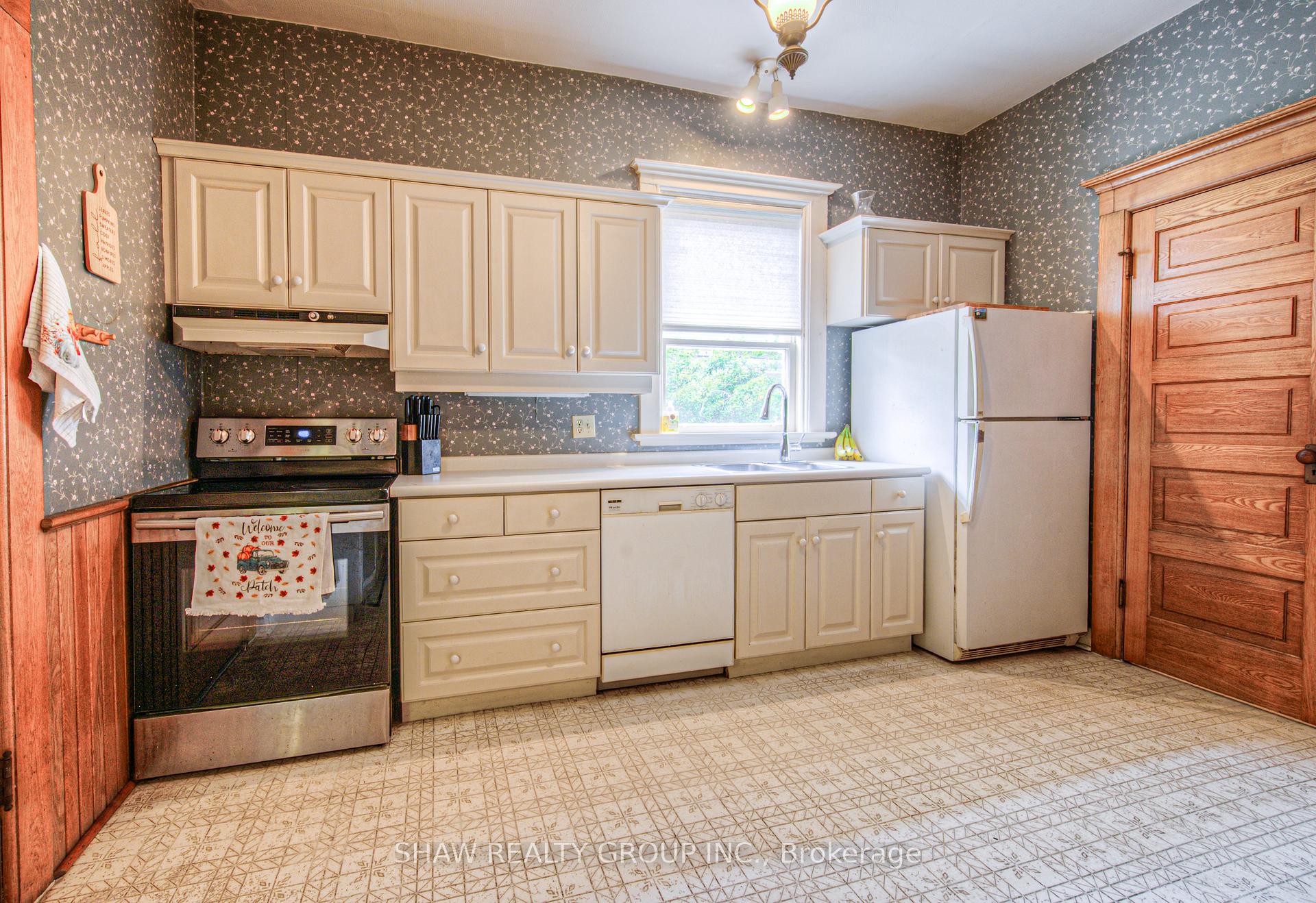 Photo 21 of 543 Queenston Road, Cambridge, Preston South — HOMEH