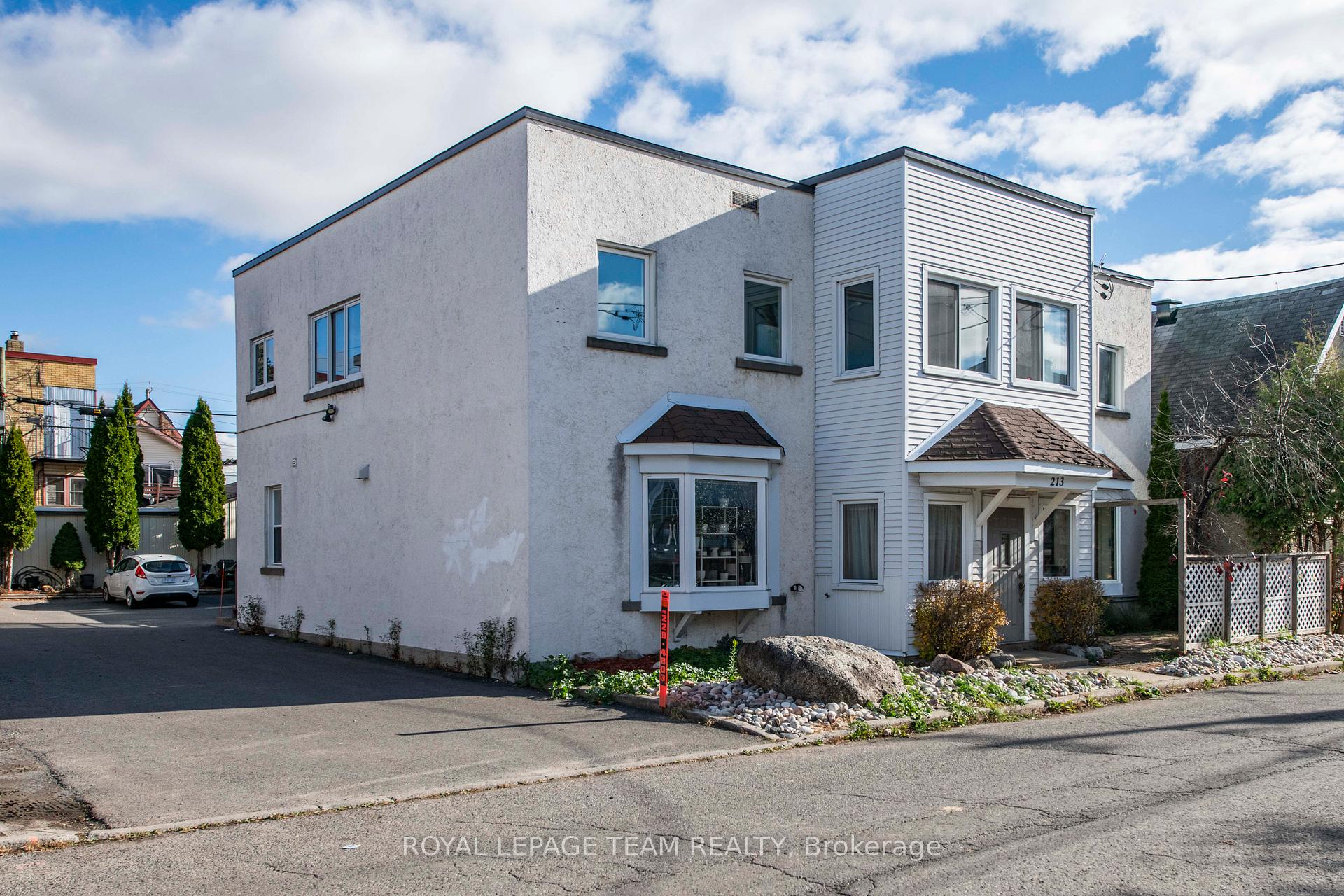 Photo of 213 Desrosiers Street