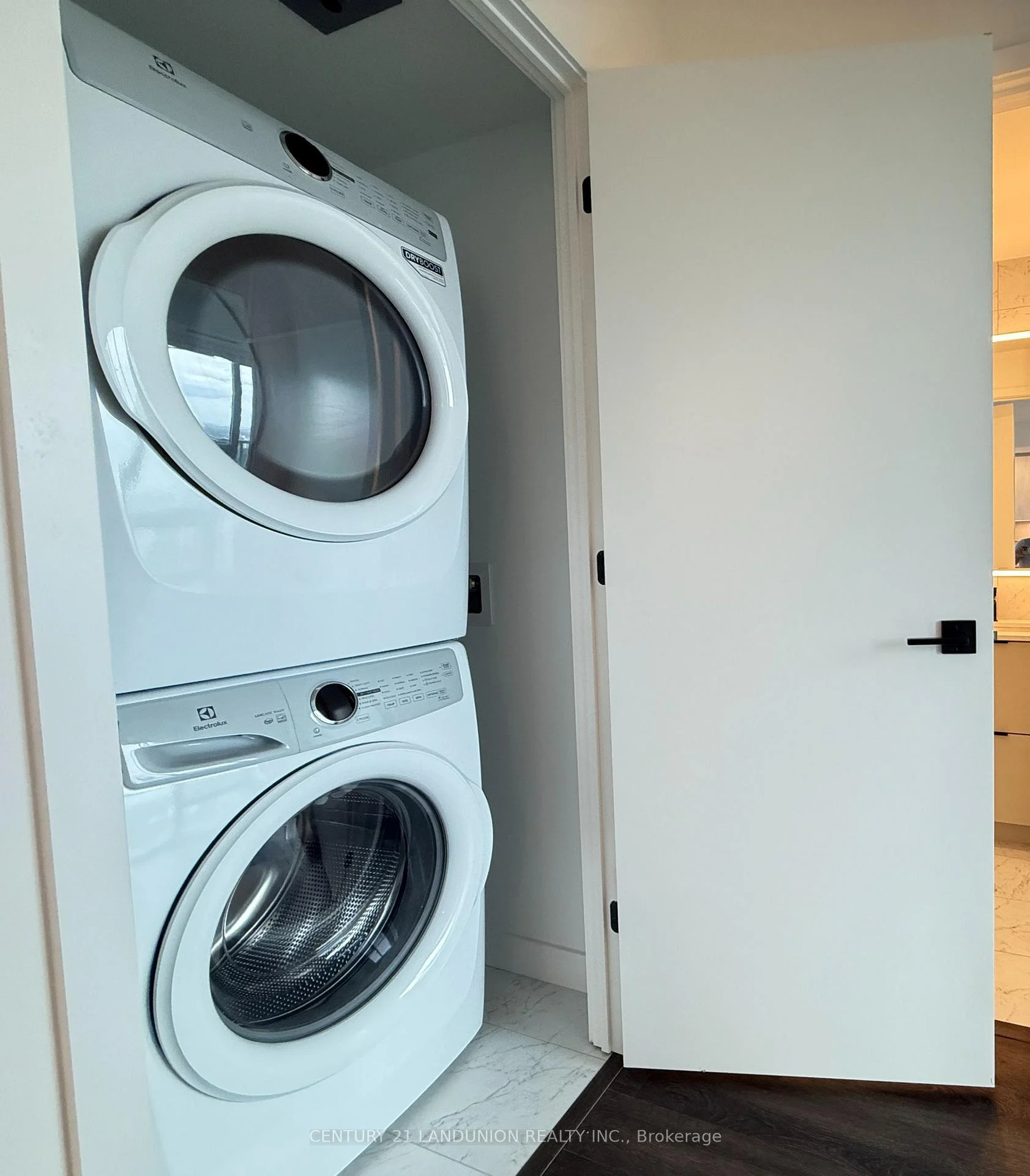Photo 13 of Unit 4808, 609 Sherbourne Street, Toronto, North St. James Town — HOMEH