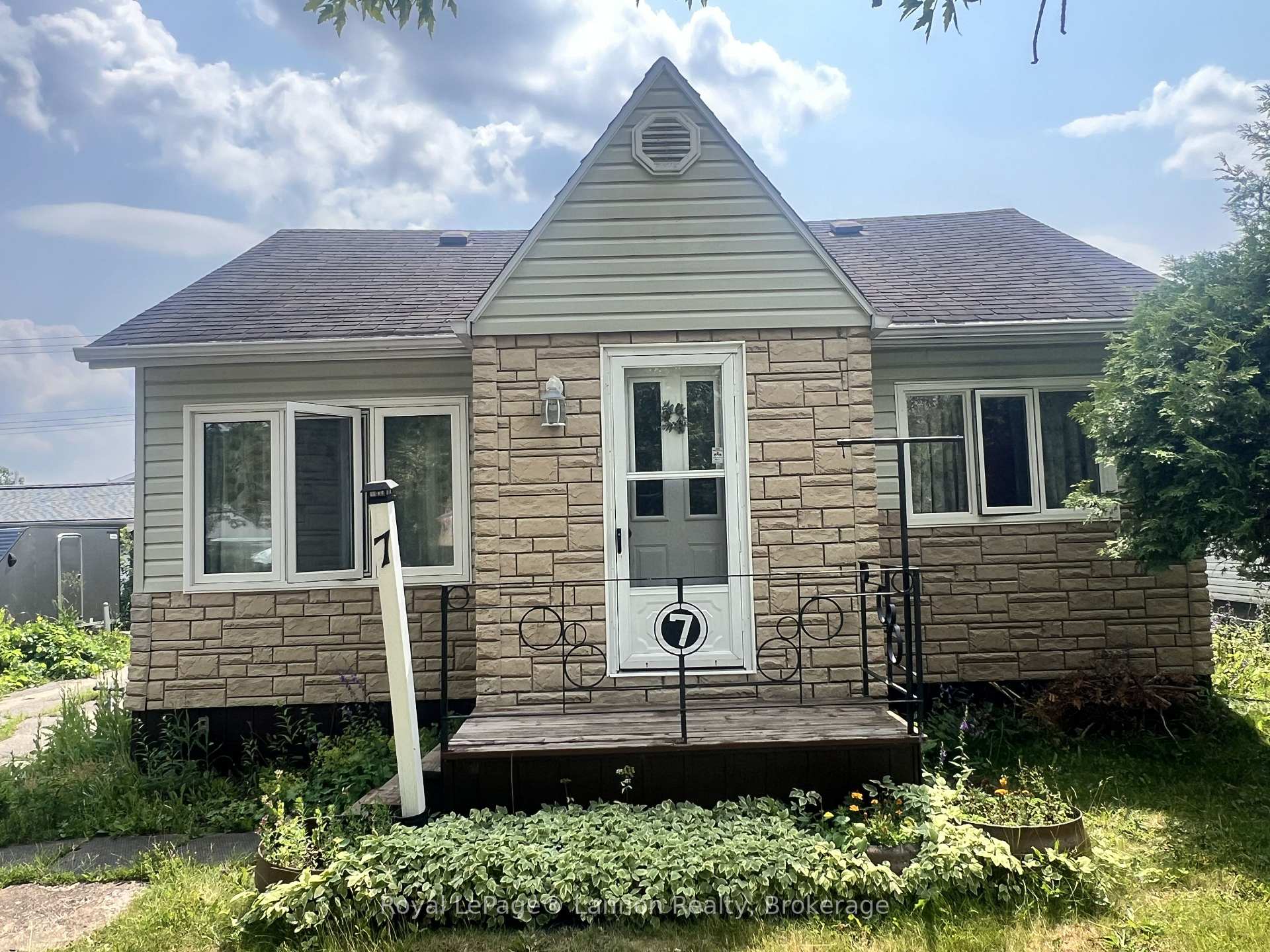 Photo 2 of 7 Errington Avenue, Atikokan — HOMEH
