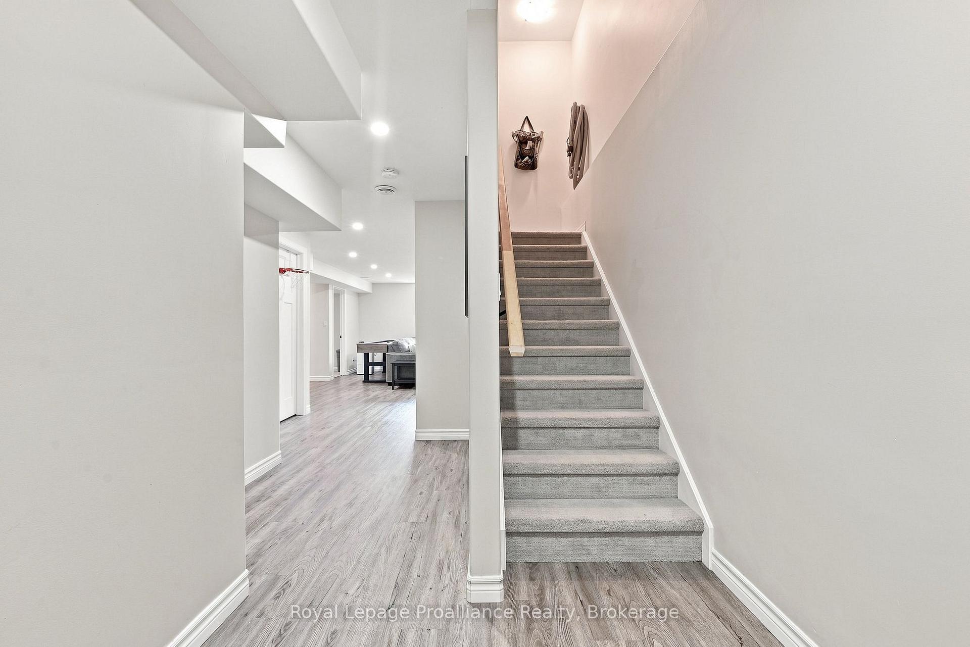 Photo 32 of 18 Granite Drive, Belleville, Belleville Ward — HOMEH