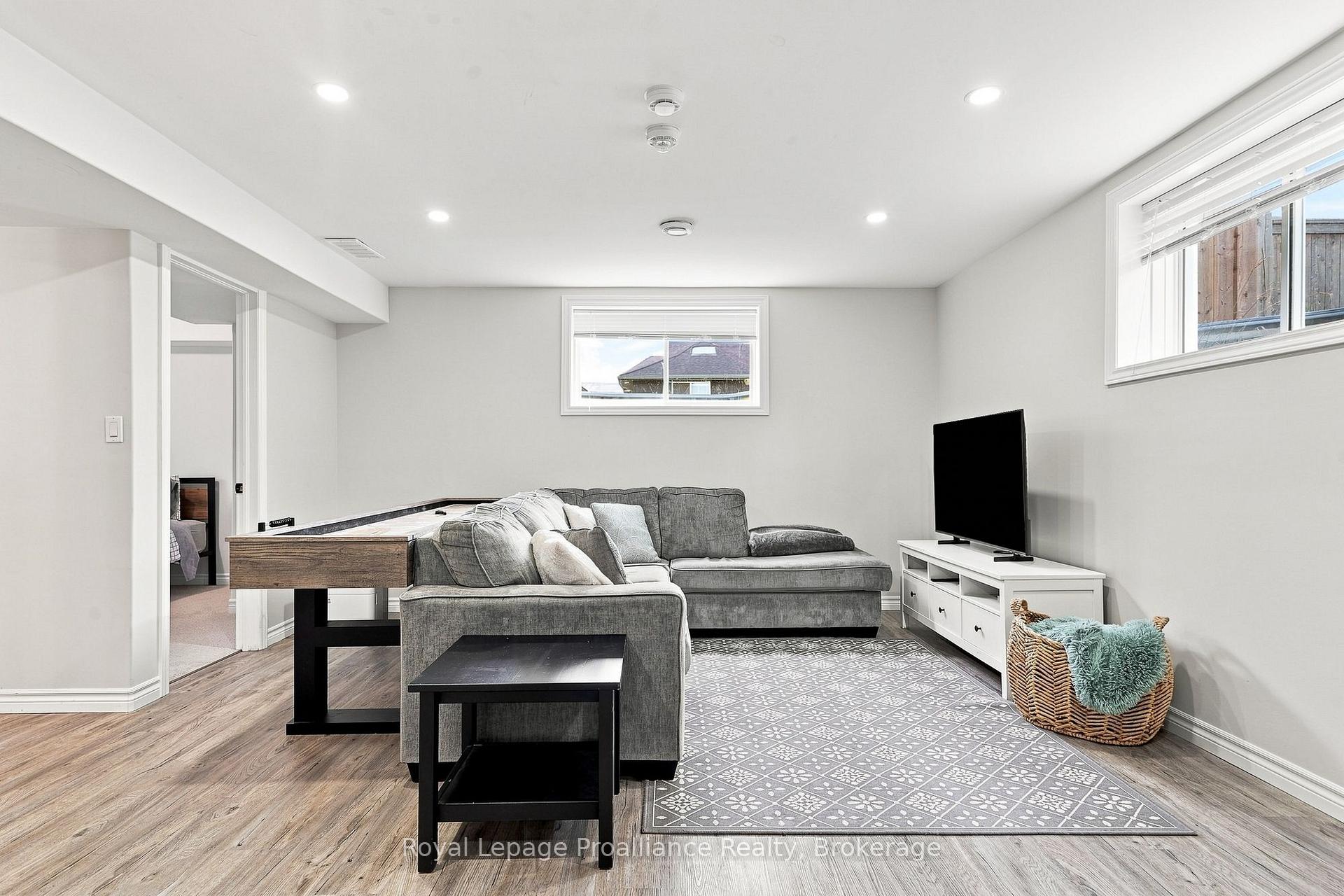 Photo 33 of 18 Granite Drive, Belleville, Belleville Ward — HOMEH
