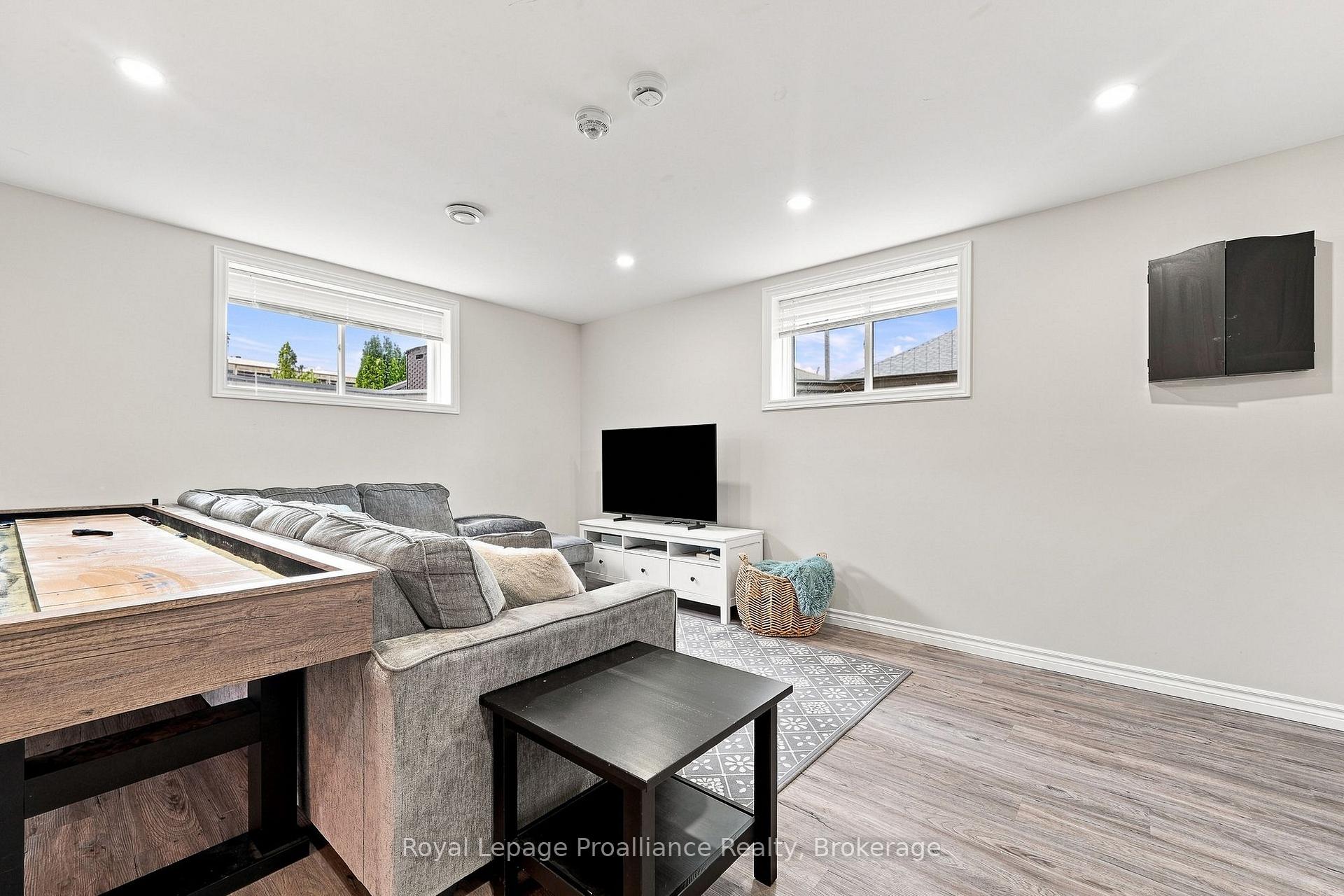 Photo 34 of 18 Granite Drive, Belleville, Belleville Ward — HOMEH
