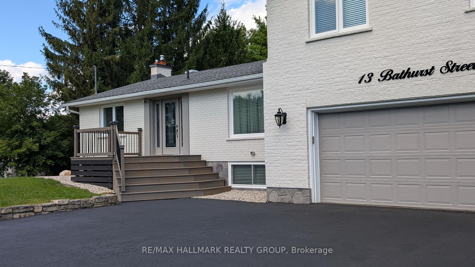 Photo 2 of 13 Bathurst Street, Ottawa, Kanata - Kanata (North East) — HOMEH