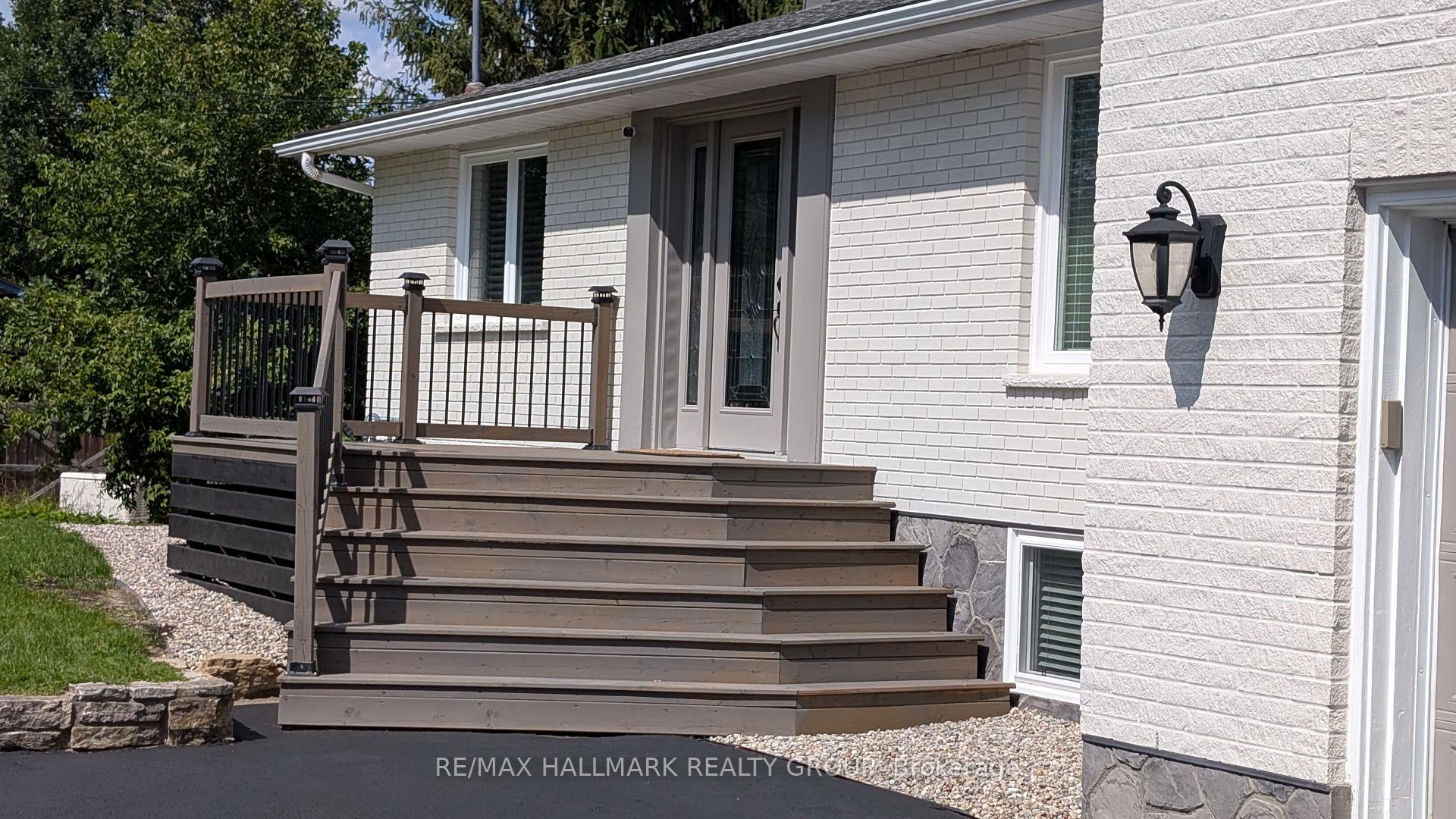 Photo 3 of 13 Bathurst Street, Ottawa, Kanata - Kanata (North East) — HOMEH