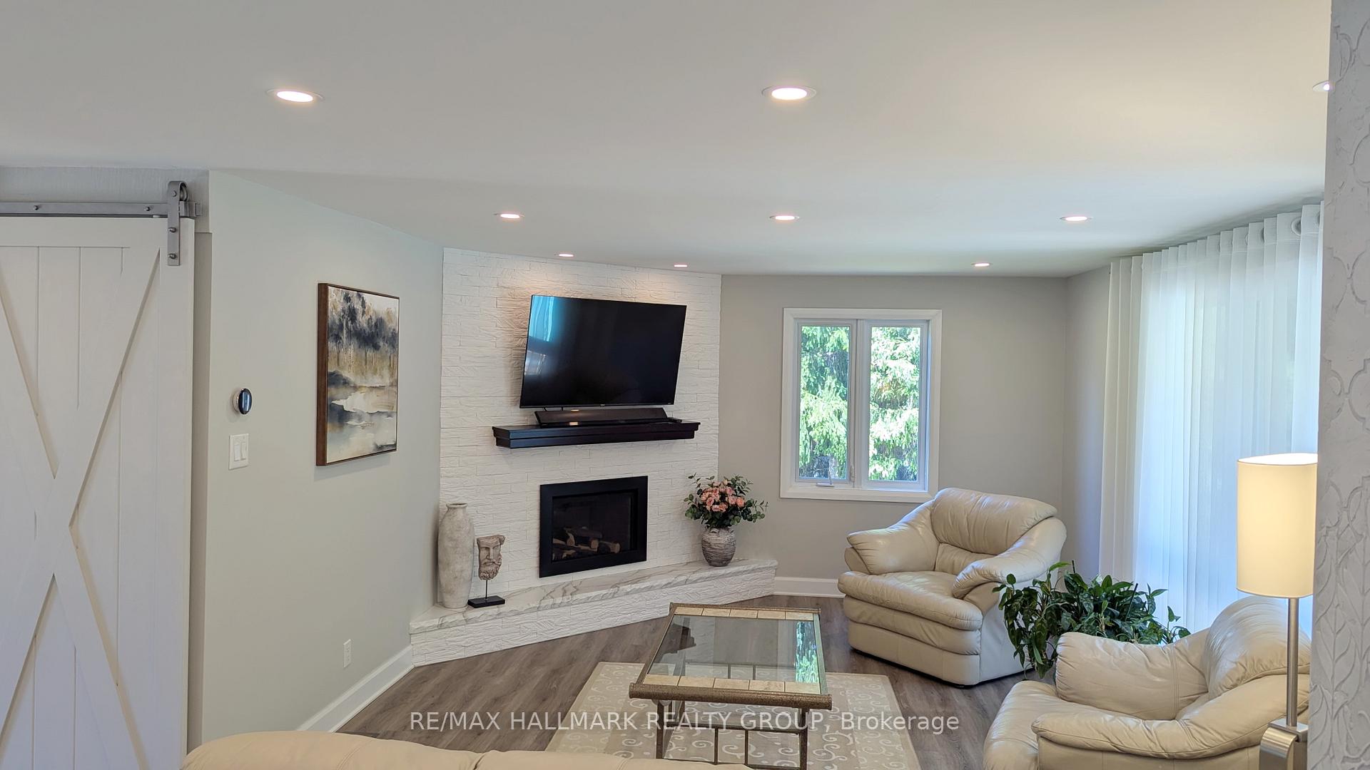 Photo 8 of 13 Bathurst Street, Ottawa, Kanata - Kanata (North East) — HOMEH