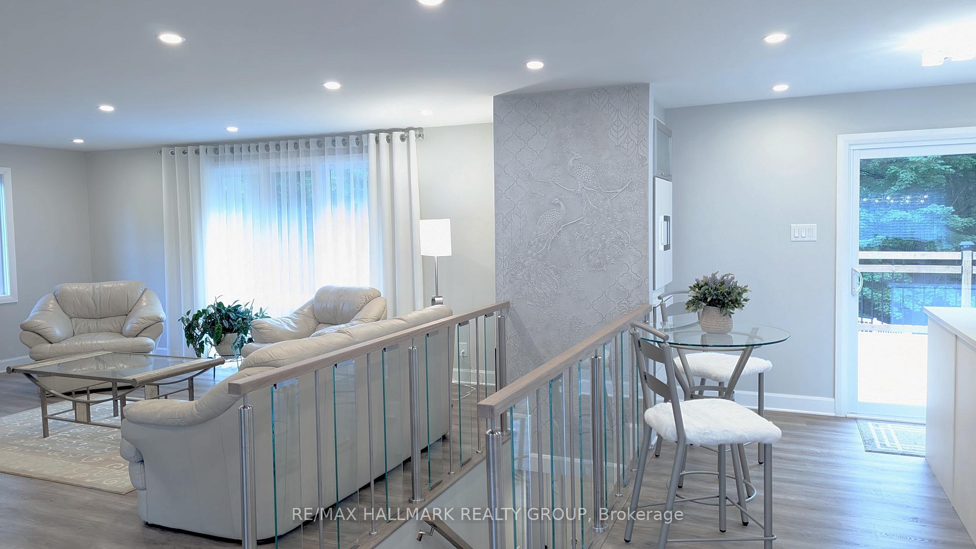Photo 10 of 13 Bathurst Street, Ottawa, Kanata - Kanata (North East) — HOMEH
