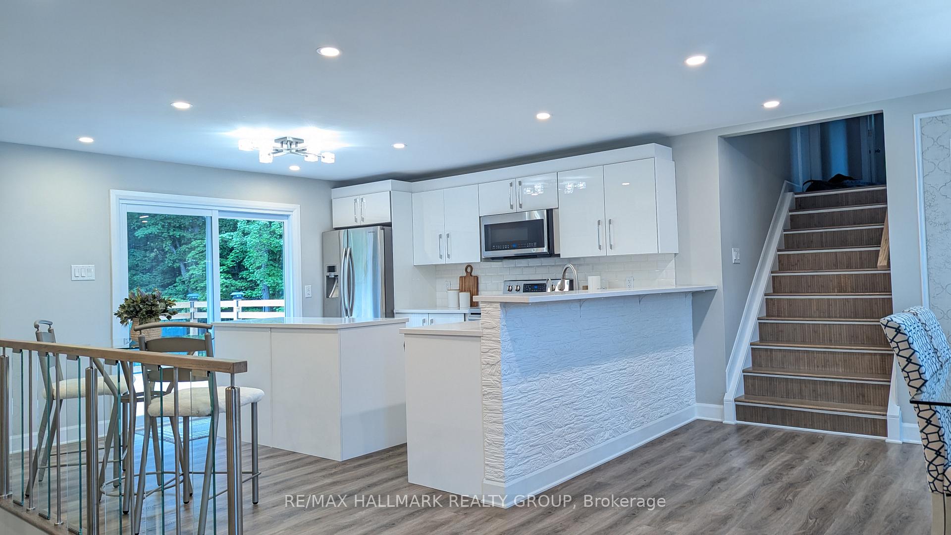 Photo 15 of 13 Bathurst Street, Ottawa, Kanata - Kanata (North East) — HOMEH