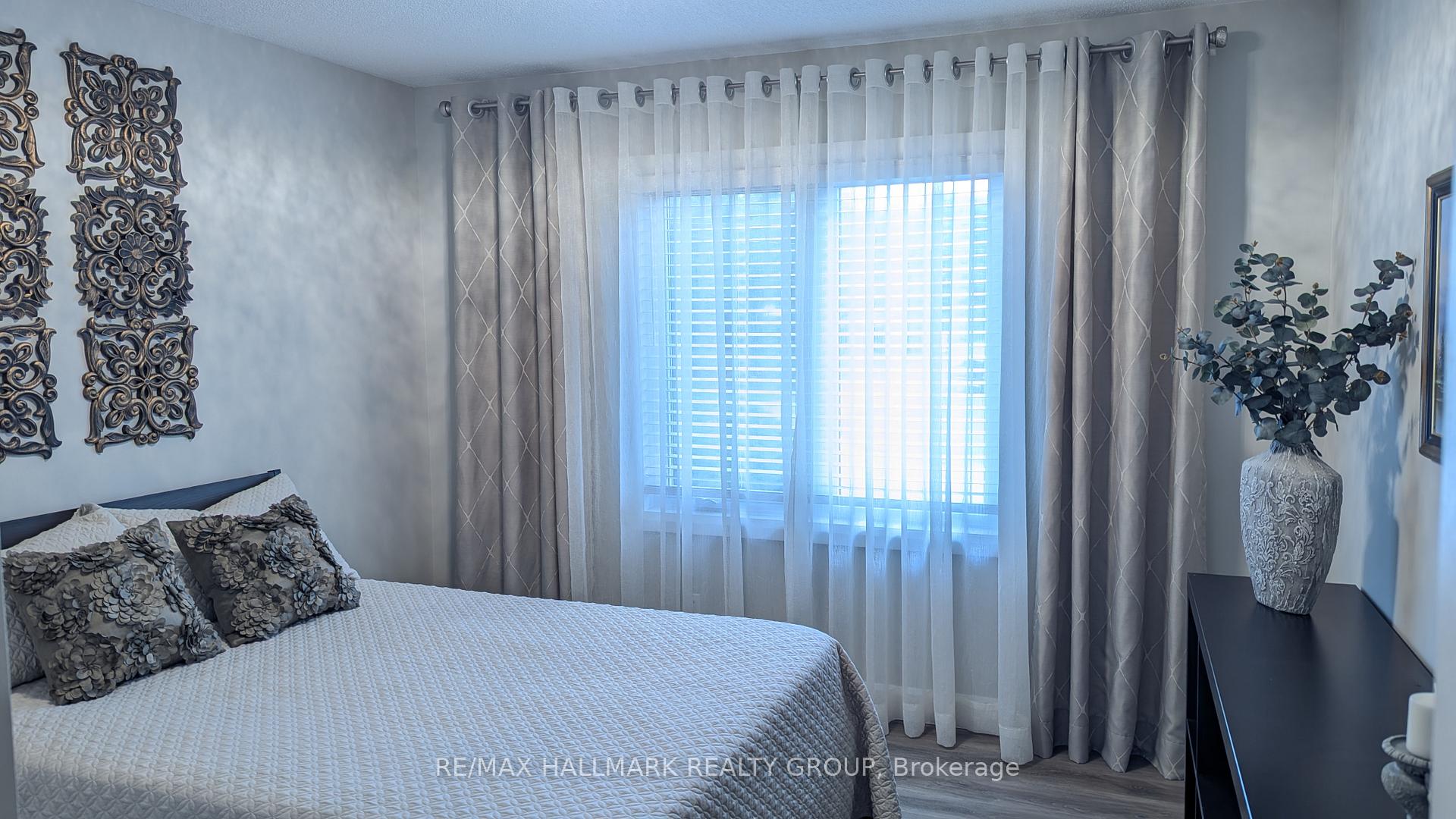 Photo 21 of 13 Bathurst Street, Ottawa, Kanata - Kanata (North East) — HOMEH