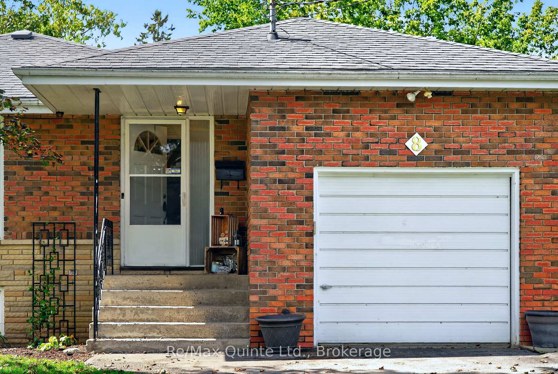 Photo 3 of 8 Plaza Square, Belleville, Belleville Ward — HOMEH