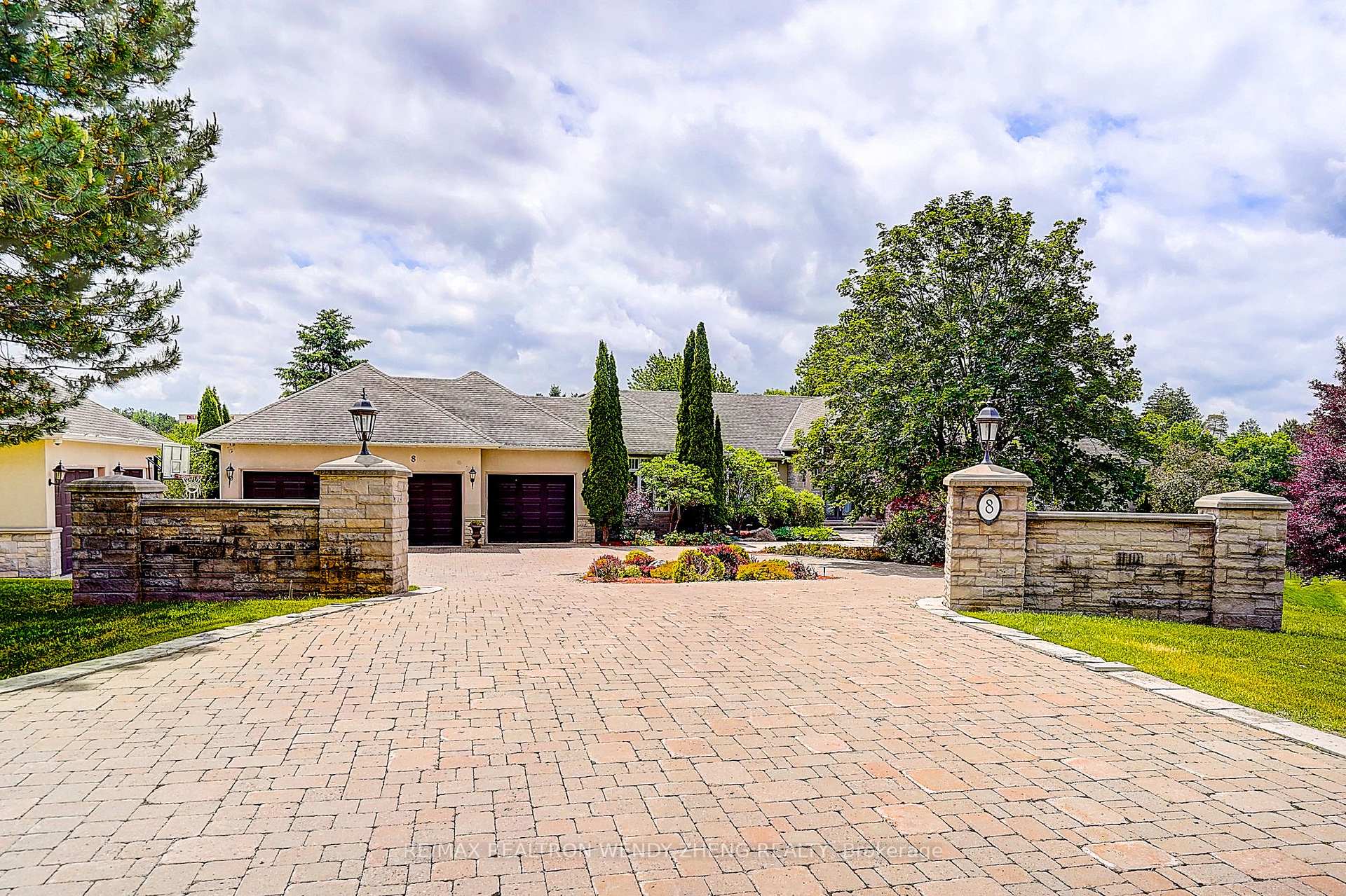 Photo of 8 Alm Court