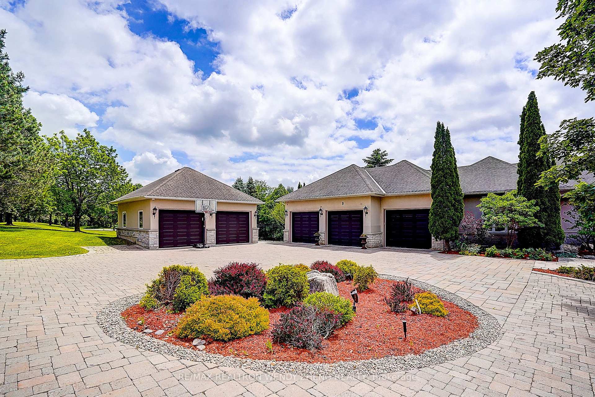 Photo 2 of 8 Alm Court, Aurora, Aurora Estates — HOMEH