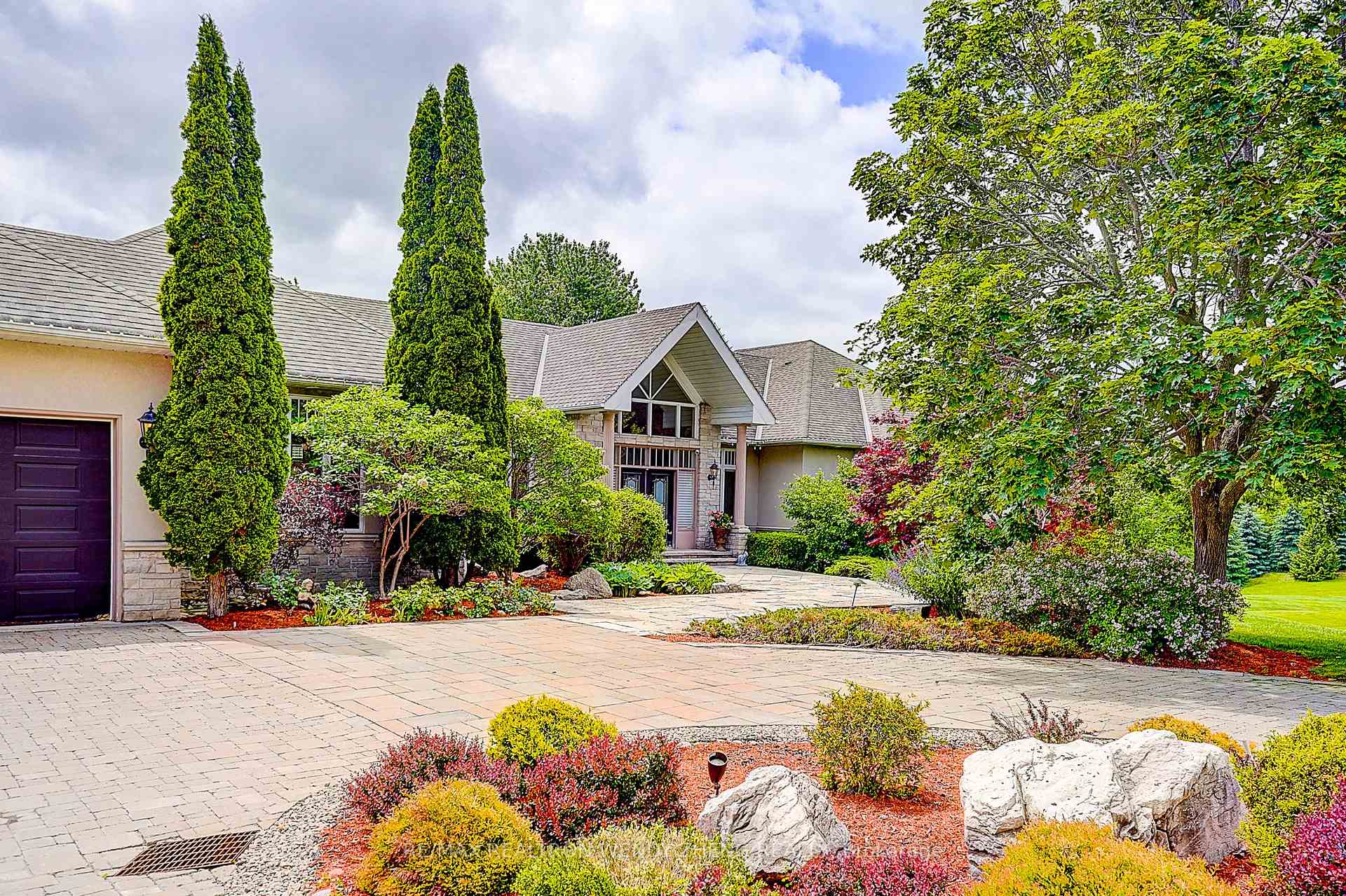 Photo 3 of 8 Alm Court, Aurora, Aurora Estates — HOMEH