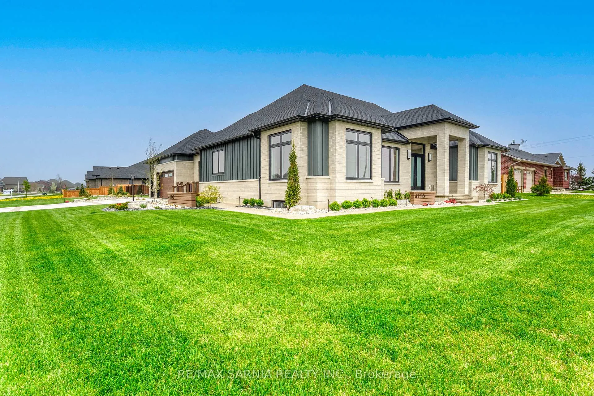 Photo 3 of 4110 Cullen Drive, Plympton-Wyoming, Plympton Wyoming — HOMEH
