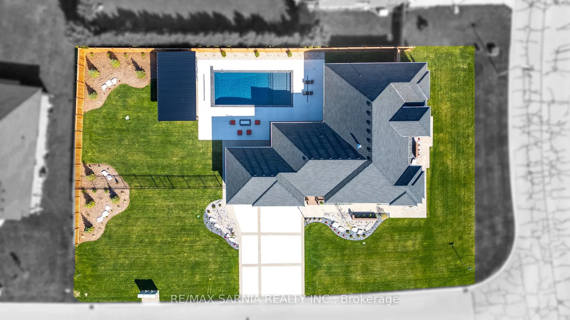 Photo 5 of 4110 Cullen Drive, Plympton-Wyoming, Plympton Wyoming — HOMEH
