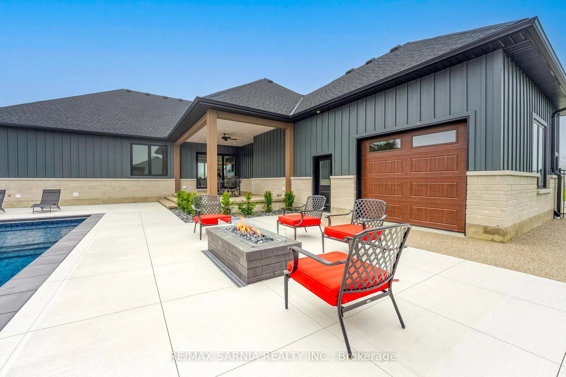 Photo 8 of 4110 Cullen Drive, Plympton-Wyoming, Plympton Wyoming — HOMEH