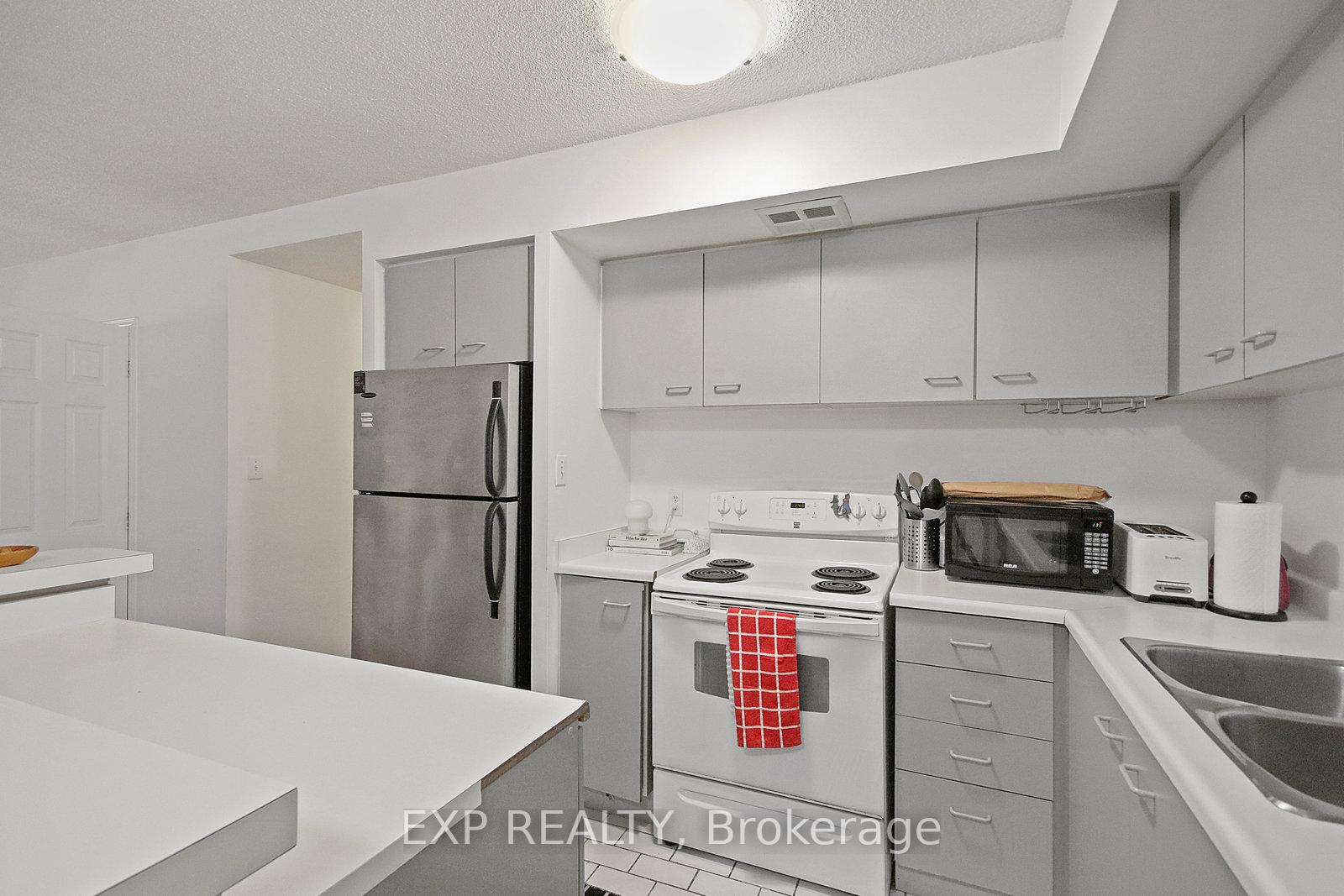 Photo 8 of Unit 808, 25 The Esplanade, Toronto, Waterfront Communities — HOMEH