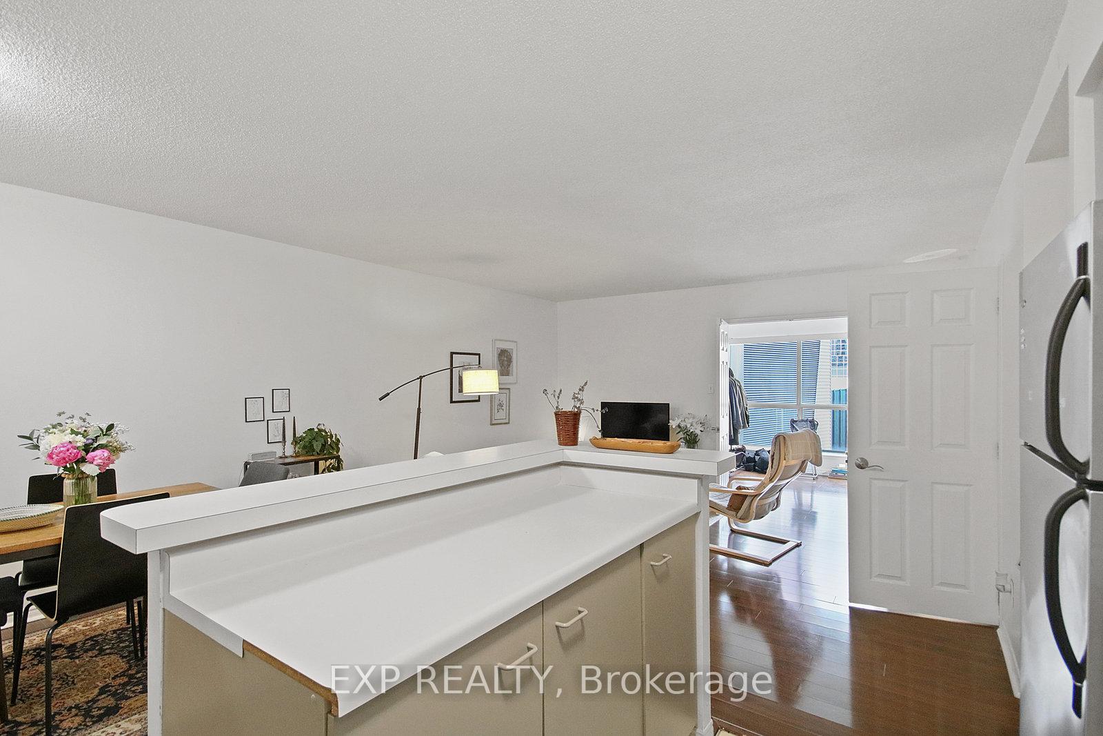 Photo 10 of Unit 808, 25 The Esplanade, Toronto, Waterfront Communities — HOMEH