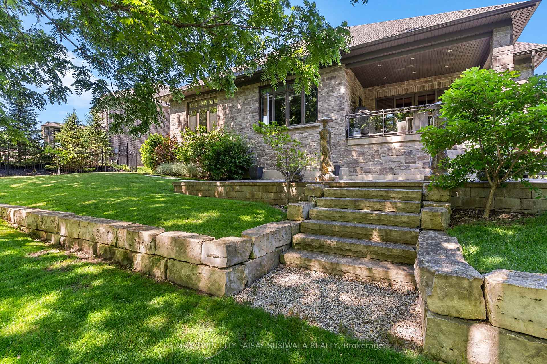 Photo 3 of 44 Pioneer Ridge Drive, Kitchener, Pioneer Tower West — HOMEH
