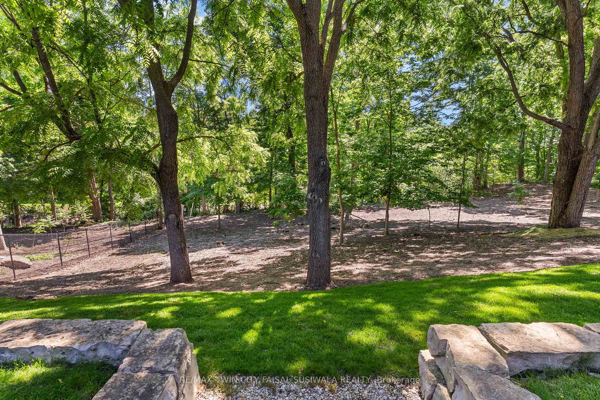 Photo 4 of 44 Pioneer Ridge Drive, Kitchener, Pioneer Tower West — HOMEH