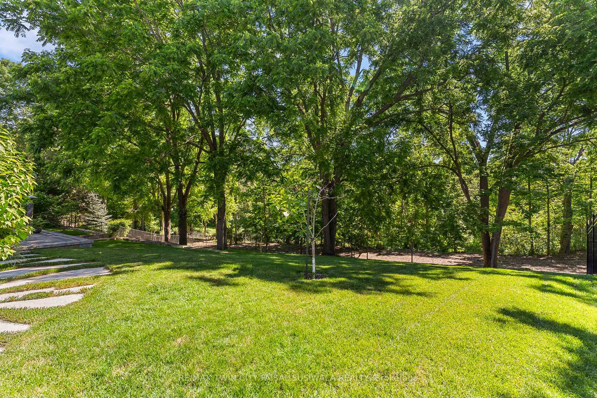 Photo 5 of 44 Pioneer Ridge Drive, Kitchener, Pioneer Tower West — HOMEH