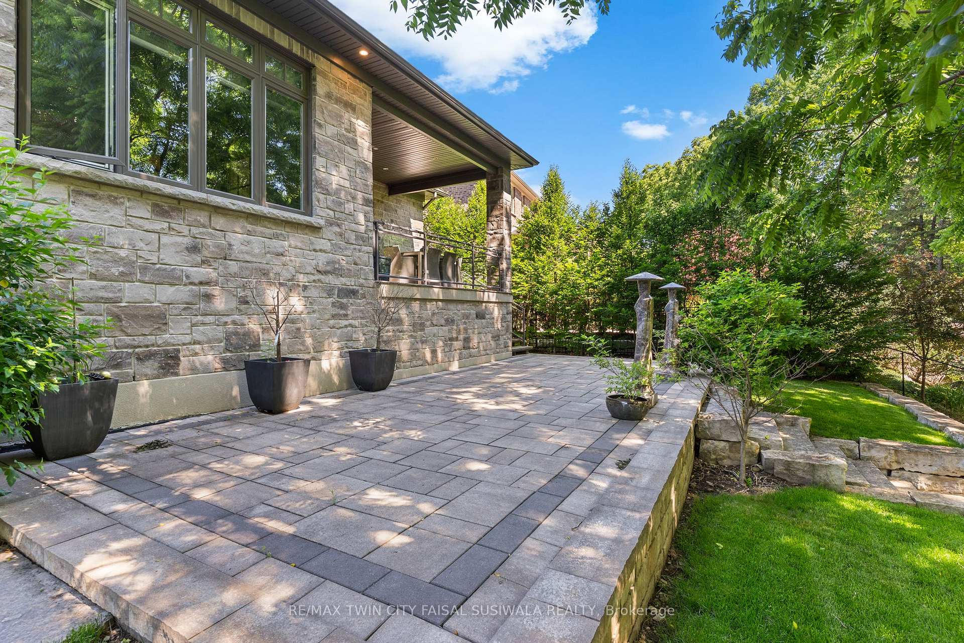 Photo 7 of 44 Pioneer Ridge Drive, Kitchener, Pioneer Tower West — HOMEH