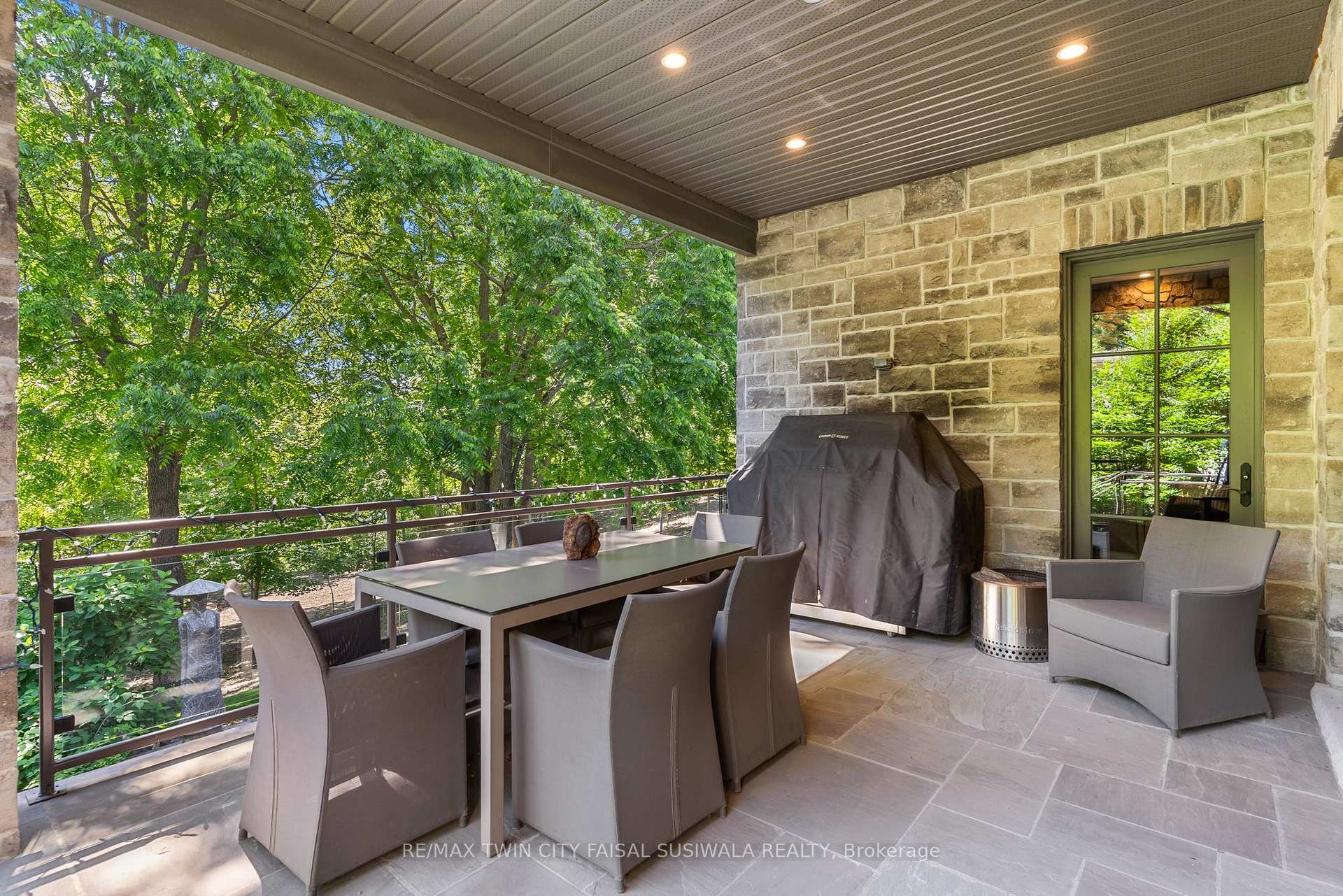Photo 8 of 44 Pioneer Ridge Drive, Kitchener, Pioneer Tower West — HOMEH