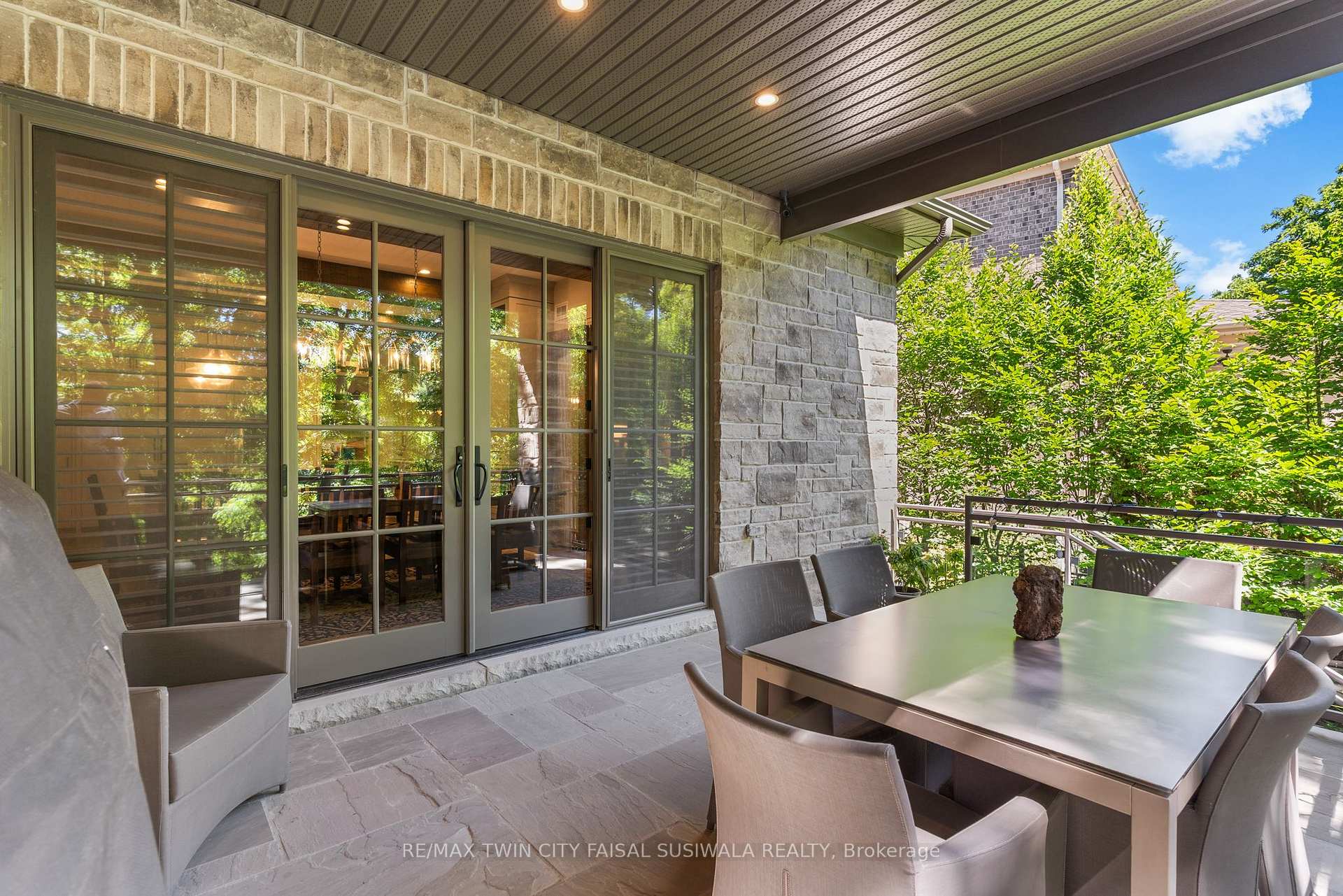 Photo 9 of 44 Pioneer Ridge Drive, Kitchener, Pioneer Tower West — HOMEH