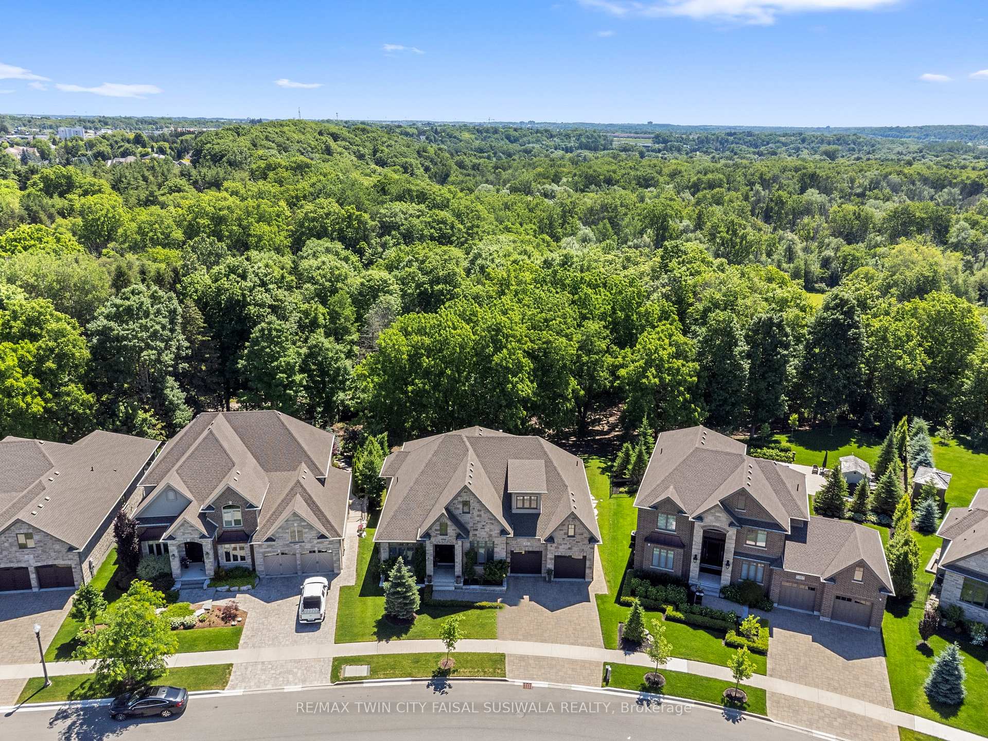 Photo 10 of 44 Pioneer Ridge Drive, Kitchener, Pioneer Tower West — HOMEH