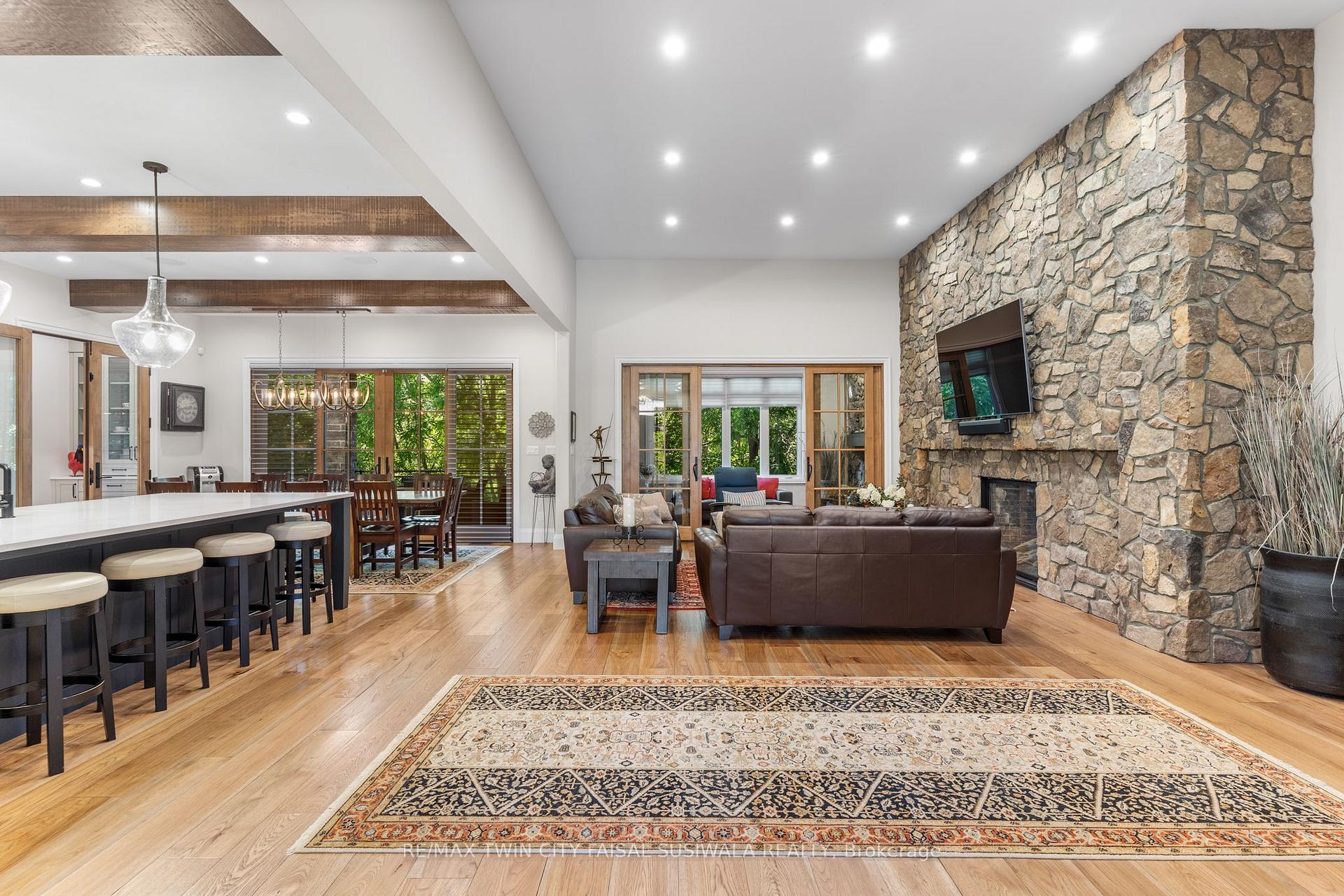 Photo 17 of 44 Pioneer Ridge Drive, Kitchener, Pioneer Tower West — HOMEH