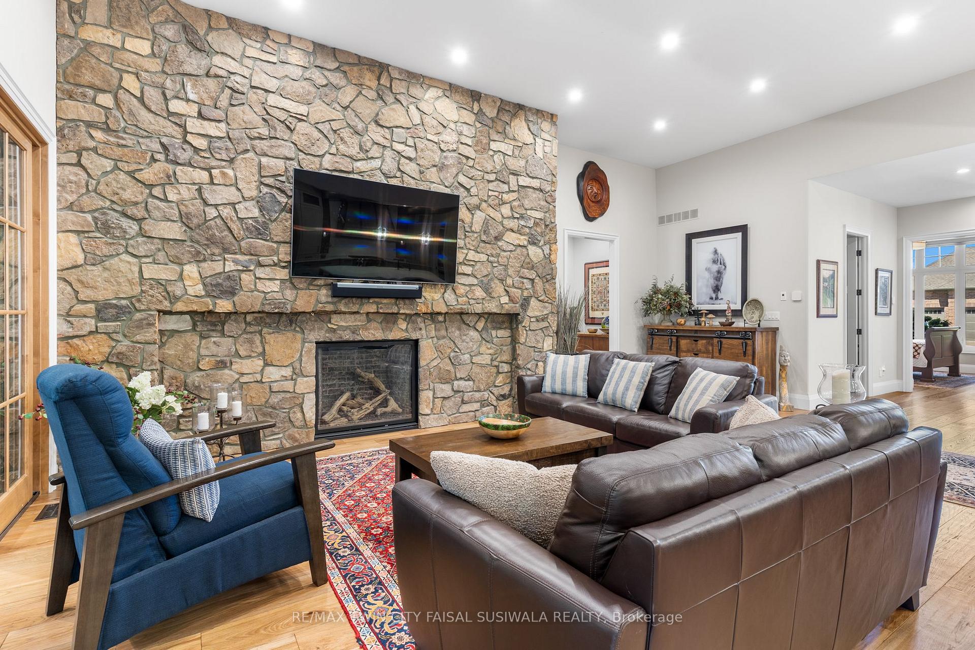 Photo 26 of 44 Pioneer Ridge Drive, Kitchener, Pioneer Tower West — HOMEH
