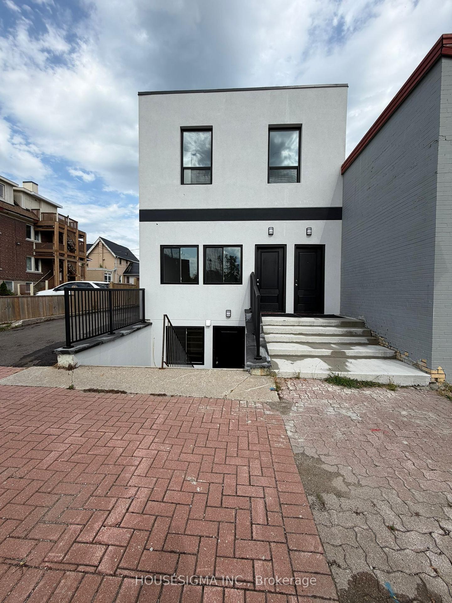 Front of Unit Upper Unit, 28 West Street N