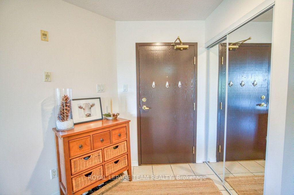 Photo 4 of Unit 2H, 310 Central Park Drive, Ottawa, Central Park — HOMEH