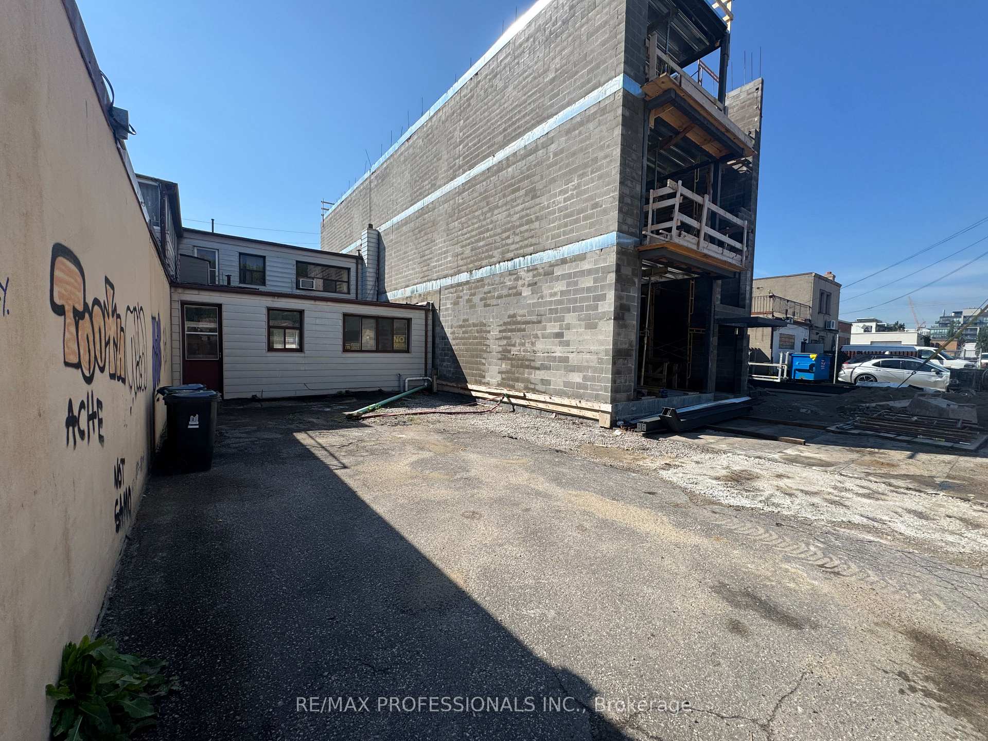 Photo 9 of 710 The Queensway Avenue, Etobicoke, Stonegate-Queensway — HOMEH