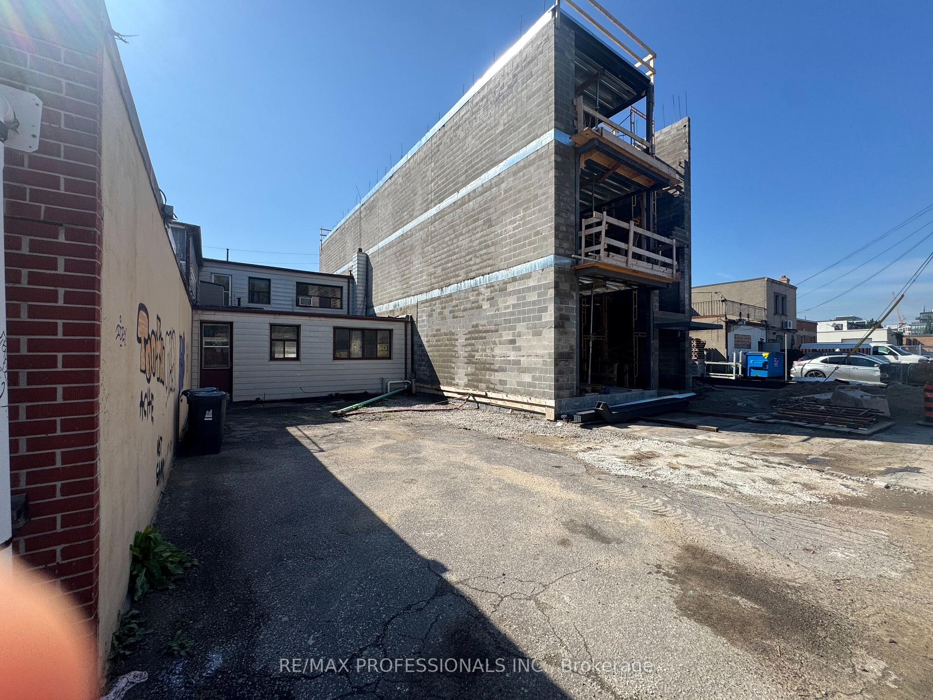 Photo 11 of 710 The Queensway Avenue, Etobicoke, Stonegate-Queensway — HOMEH