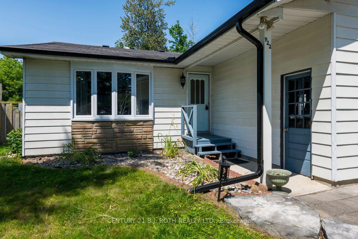 Photo 2 of 922 Elizabeth Avenue, Innisfil, Rural Innisfil — HOMEH