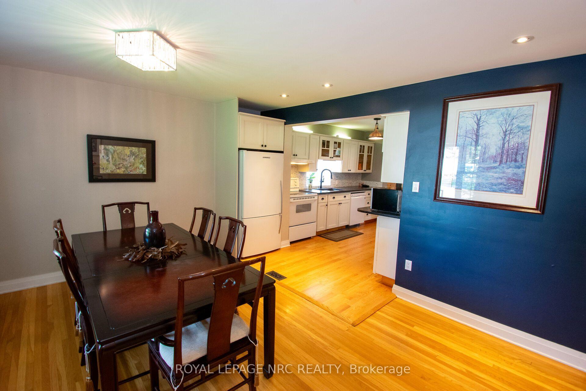 Photo 4 of 36 Maplewood Drive, St. Catharines, Vine/Linwell — HOMEH